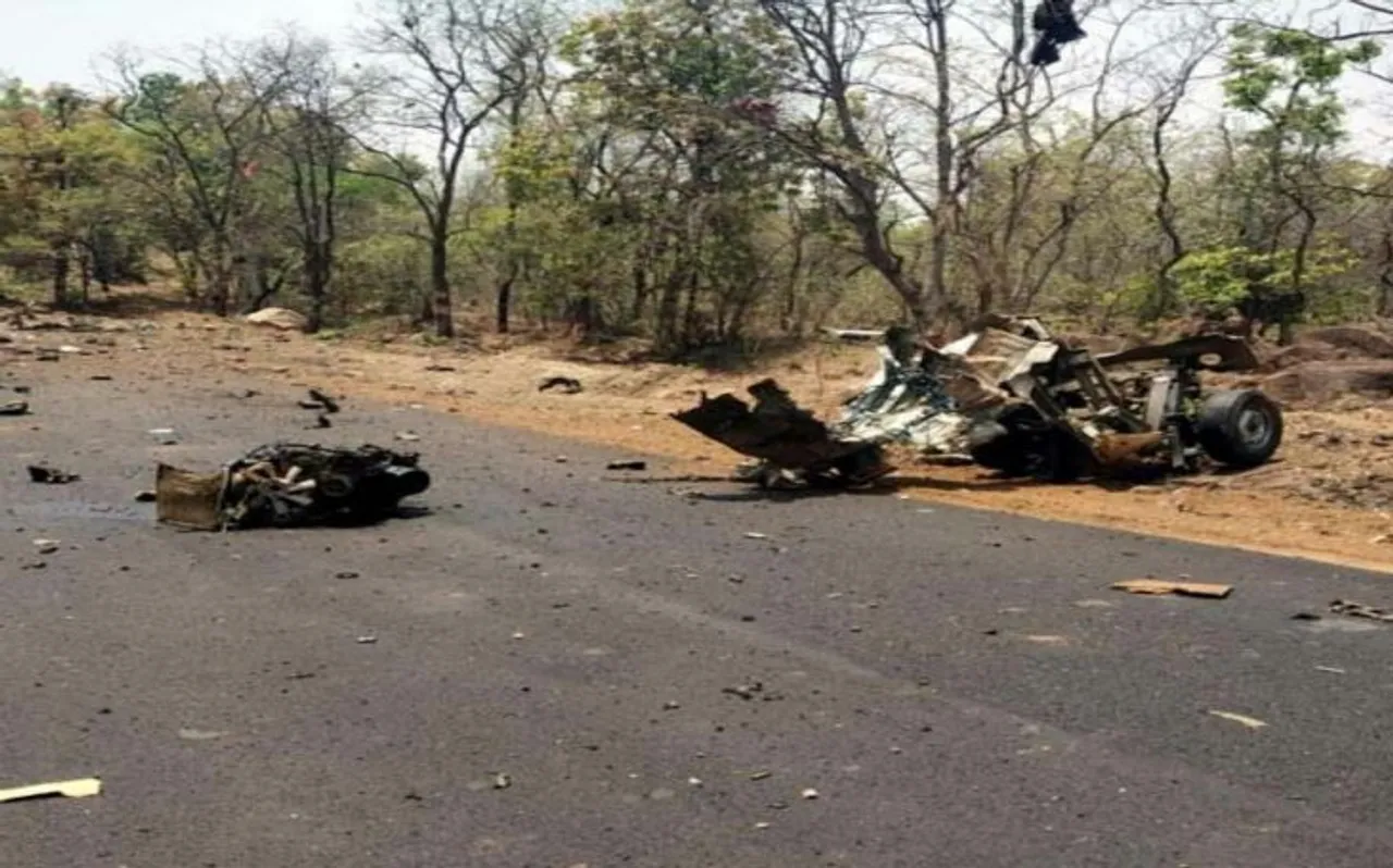 महाराष्ट्र : जवानों पर हमले के बाद नक्सलियों ने फडणवीस सरकार को दी धमकी