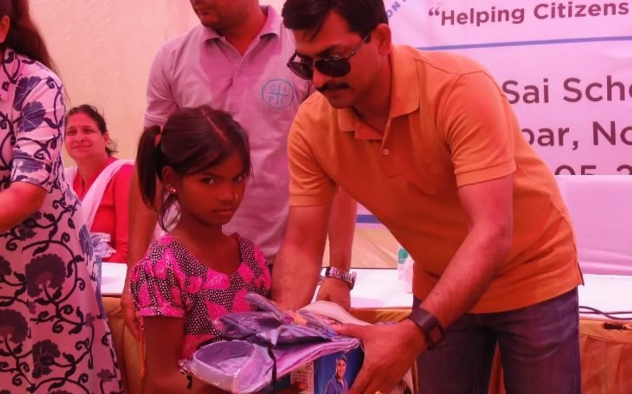 ग्रेटर नोएडा में CIPL फाउंडेशन ने करीब 348 बच्चों को बांटी स्कूल बैग समेत तमाम पाठ्य सामग्री