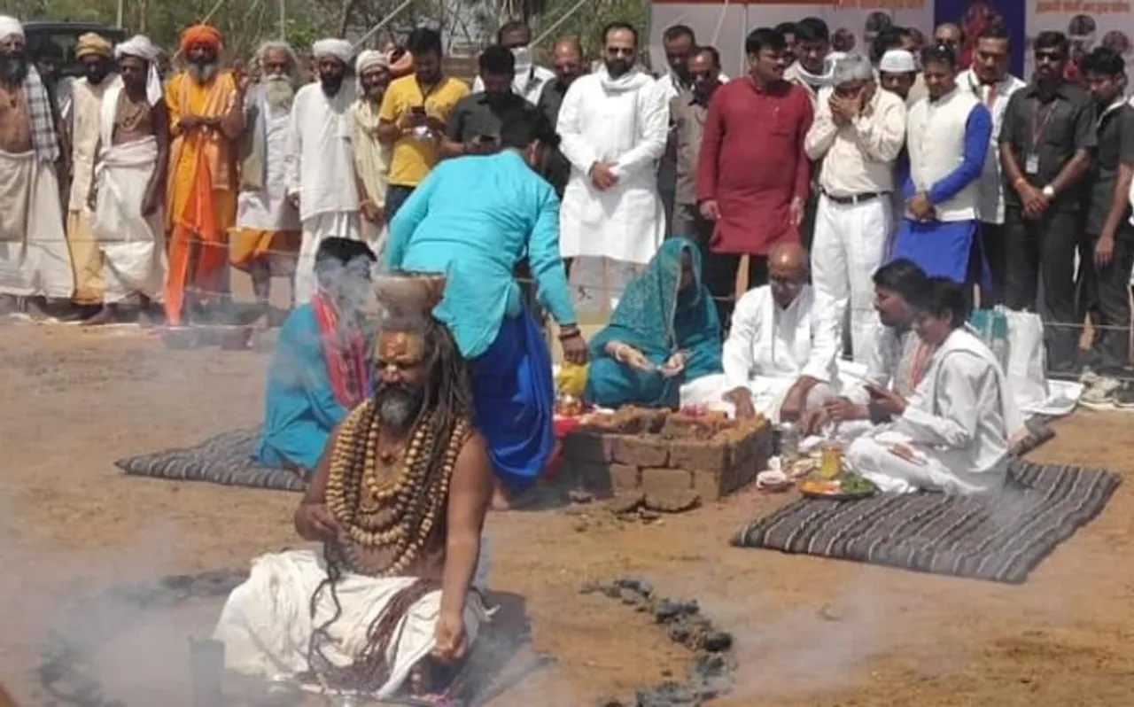 दिग्गी राजा के लिए धूनी रमाने पर फंसे कंप्यूटर बाबा, देनी होंगी ये जानकारियां