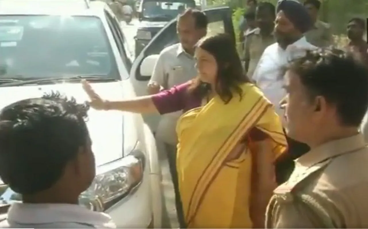 सुल्तानपुर में मेनका गांधी की महागठबंधन प्रत्याशी से हुई बहस, देखें VIDEO
