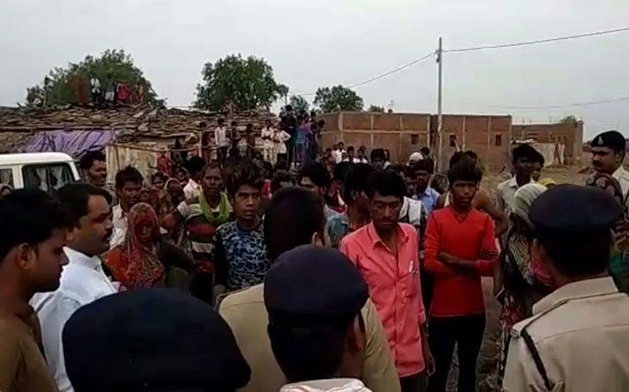 मध्य प्रदेश के शिवपुरी में कांग्रेसियों की दबंगई, पक्ष में वोट न डालने पर आदिवासी लोगों को पीटा