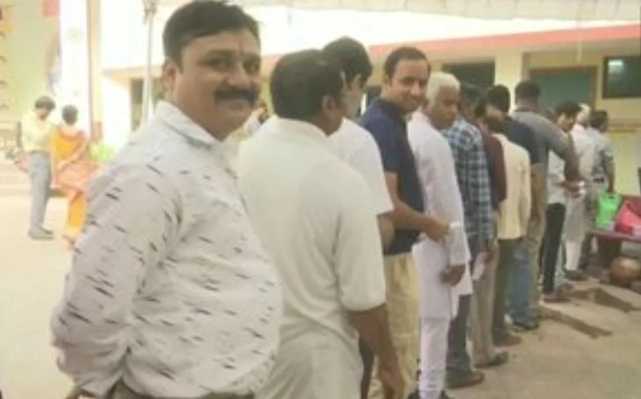 मध्य प्रदेश में कड़ी सुरक्षा-व्यवस्था के बीच मतदान जारी, 138 दिग्गजों की किस्मत का होगा फैसला