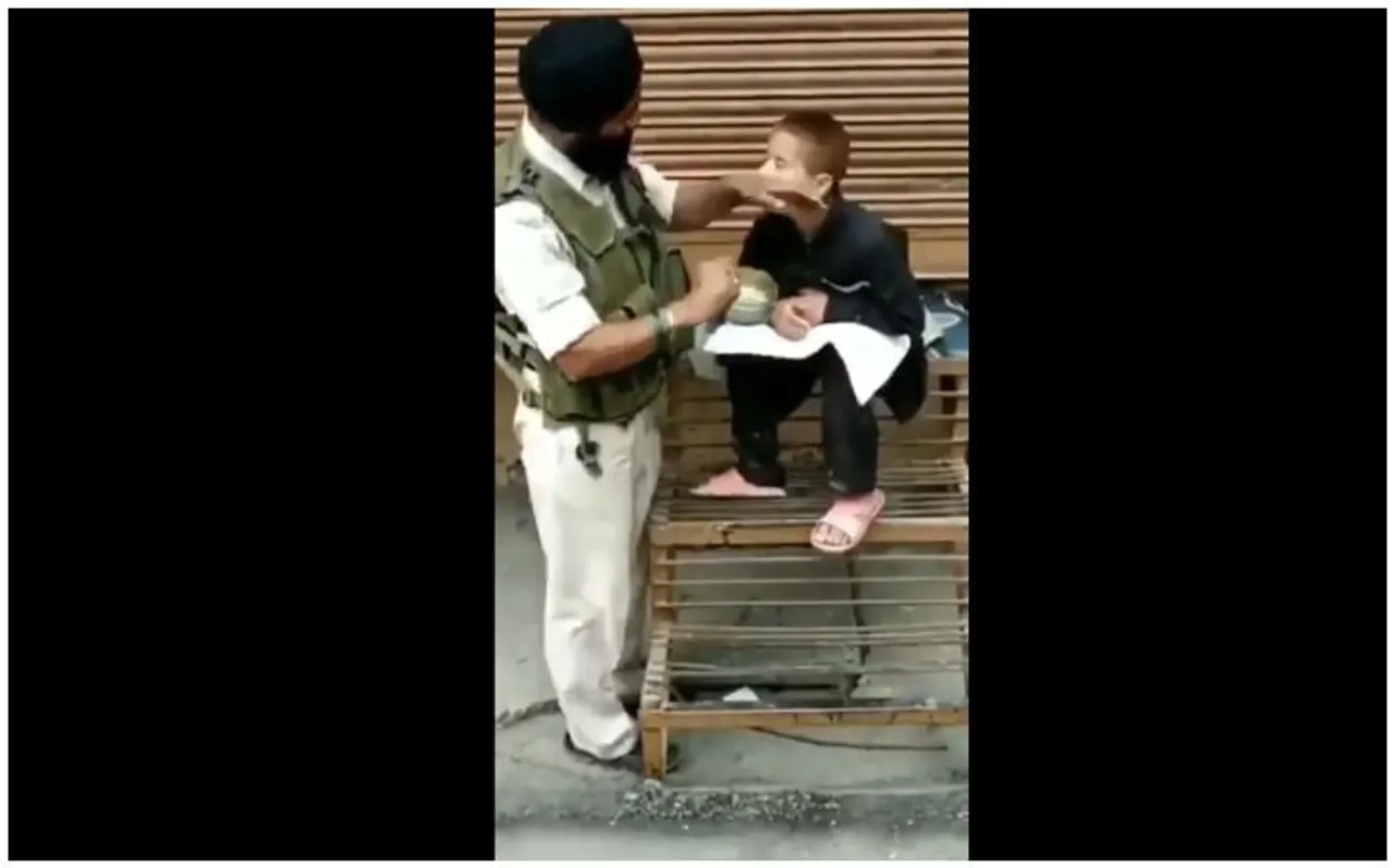 वायरल हुआ CRPF जवान का कश्मीरी बच्चे के साथ किया यह व्यवहार, Video देखें