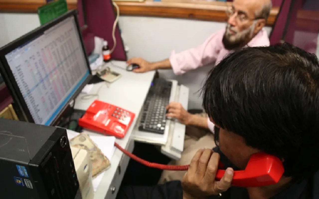 पाकिस्तान में चंद पलों में डूबे 1000 करोड़ रुपए, स्टॉक एक्सचेंज 800 अंक टूटा, और बढ़ेगी दिक्कत