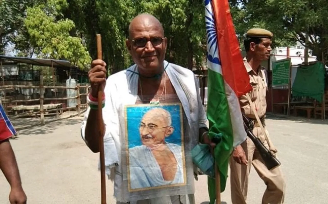 वाराणसी में पीएम नरेंद्र मोदी के विरोध में देशभर से आए अनोखे प्रत्याशी
