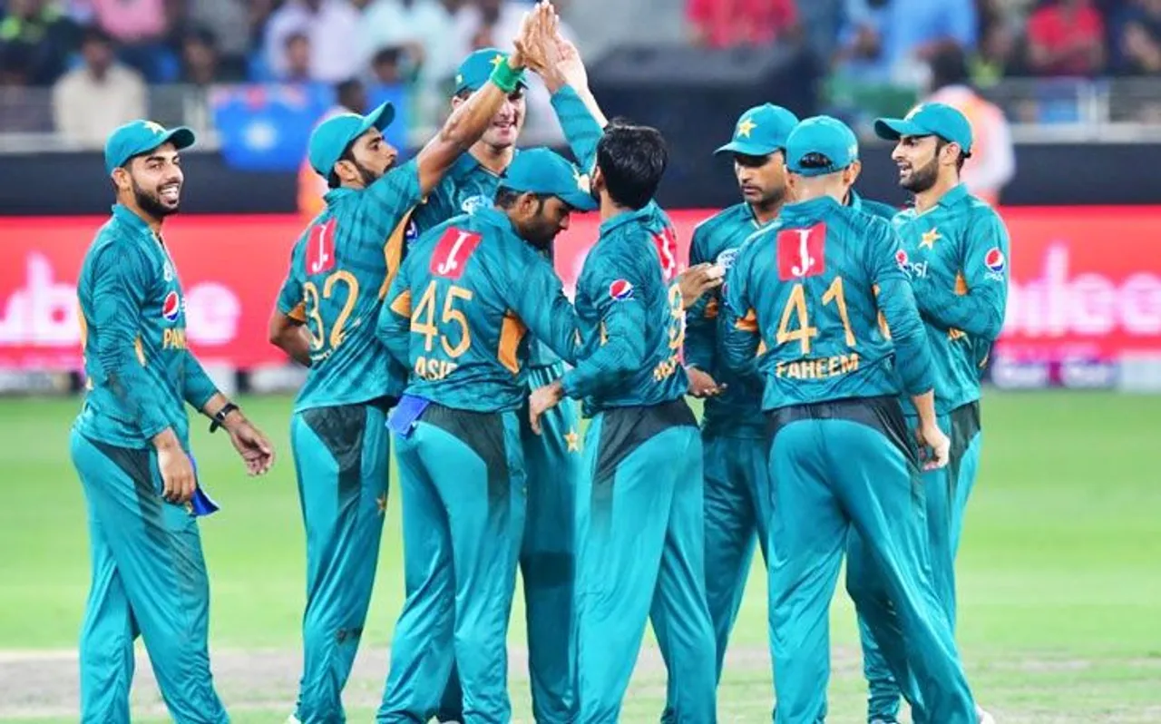 World Cup के लिए पाकिस्तान ने जारी की नई जर्सी, रंग देखकर फैन्स ने किया ट्रोल, आप भी देखें