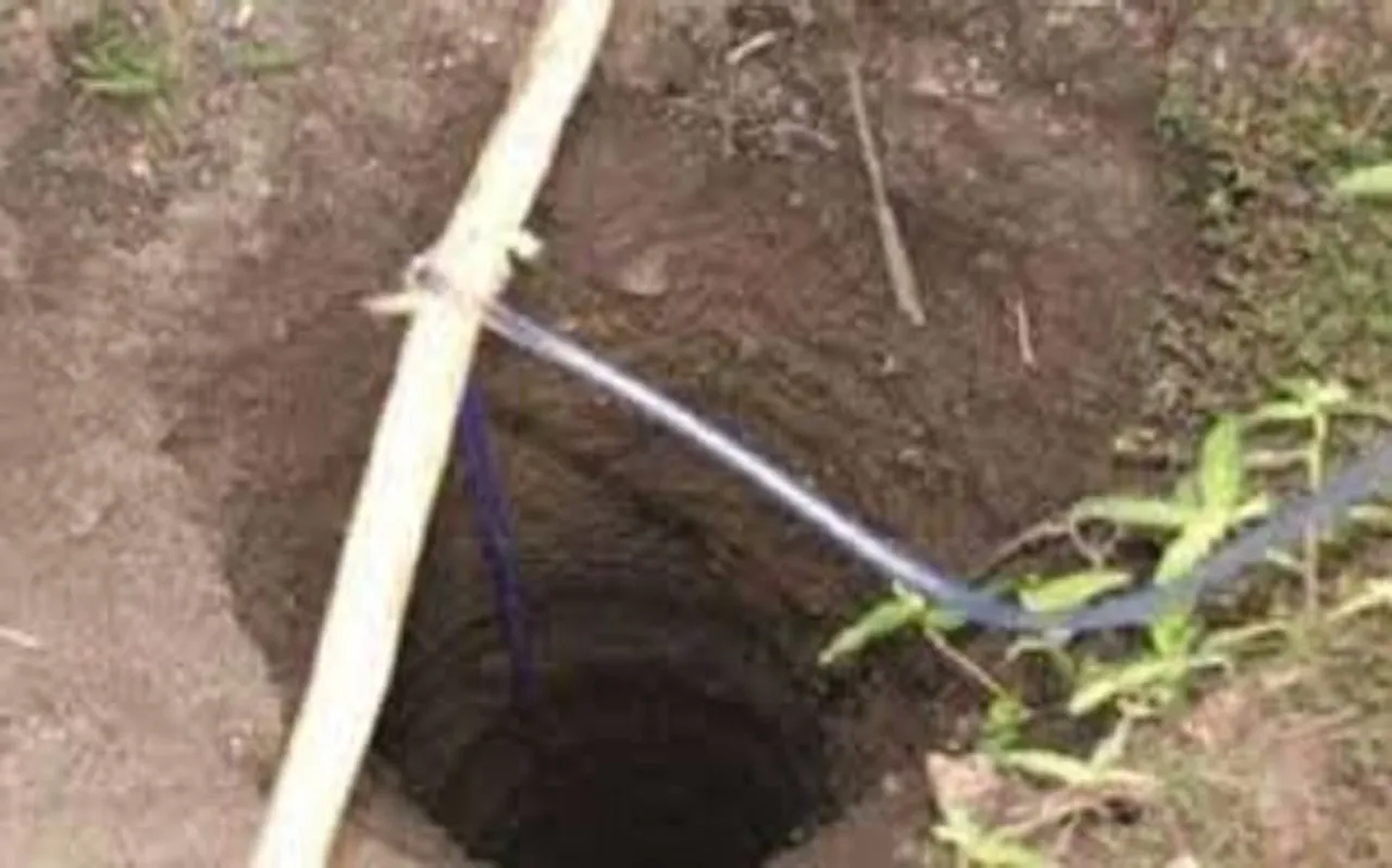 15 घंटे रेस्क्यू ऑपरेशन के बाद भी बोरवेल में गिरी बच्ची को नहीं बचाया जा सका