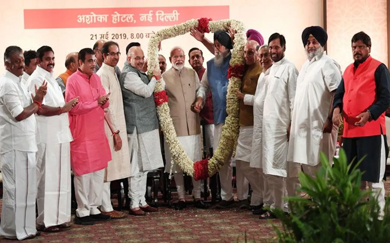 अमित शाह के डिनर पार्टी में पहुंचे NDA के 36 दल, पीएम मोदी के सम्मान में प्रस्ताव पास