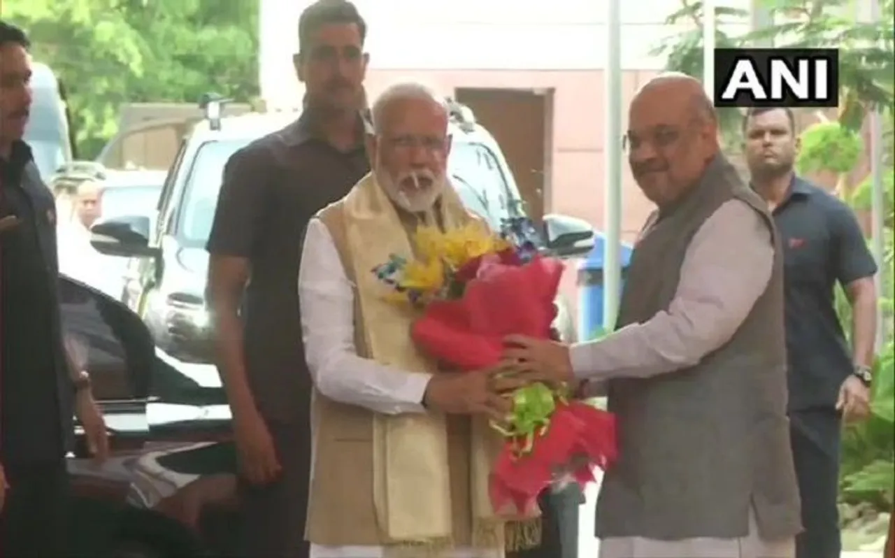 चुनावी हलचल LIVE:   मतदान के समय ड्यूटी पर मारे गए अधिकारियों को EC देगा 15-15 लाख रुपए