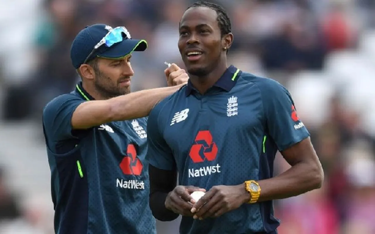World Cup से पहले इंग्लैंड को लगे 2 बड़े झटके, चोटिल हुए खिलाड़ी, फील्डिंग करने उतरे कोच