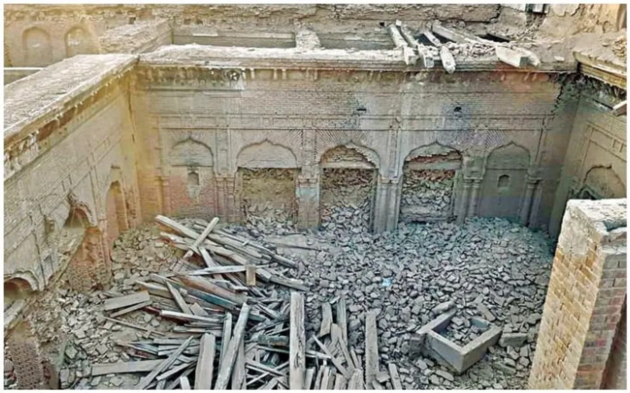 पाकिस्तान के पंजाब प्रांत में स्थानीय लोगों ने इस भारतीय ऐतिहासिक धरोहर में की तोड़-फोड़