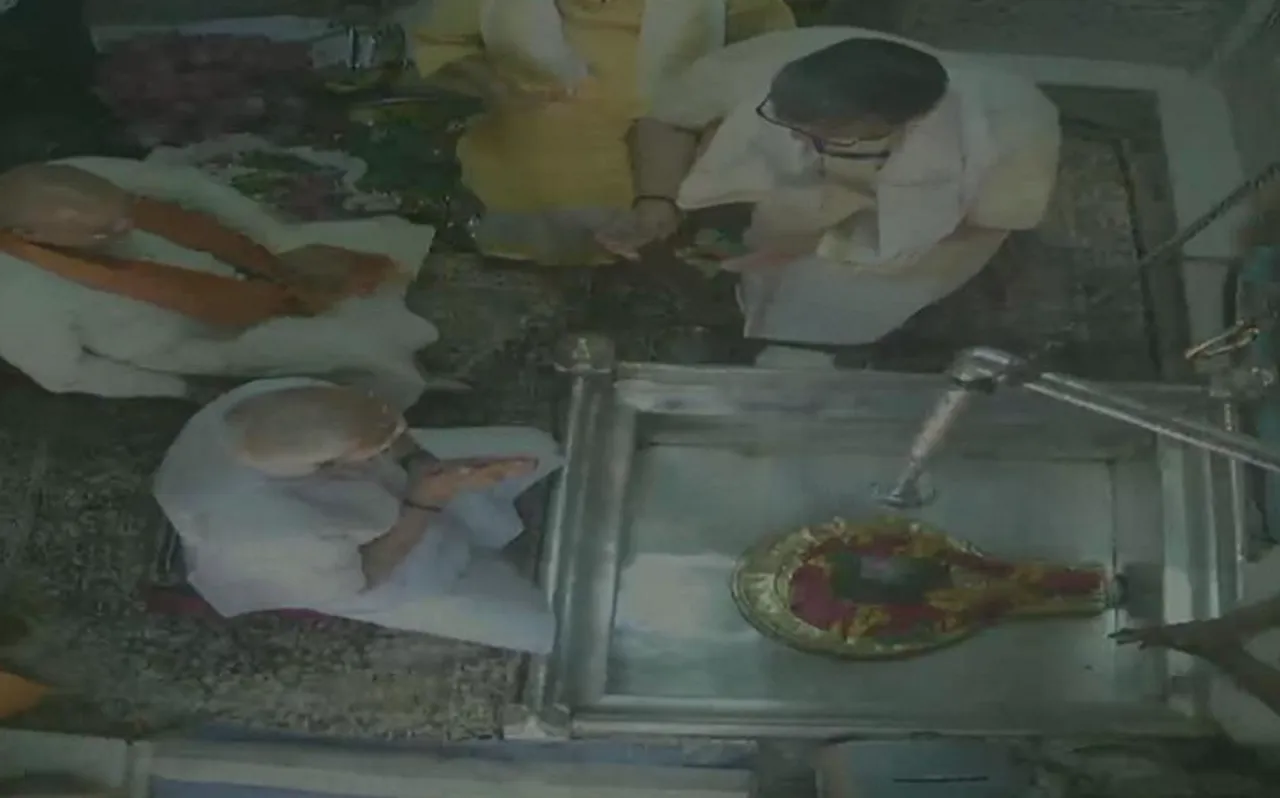 Varanasi Live: बाबा विश्वनाथ के दरबार में नौंवी बार मत्था टेका पीएम मोदी ने