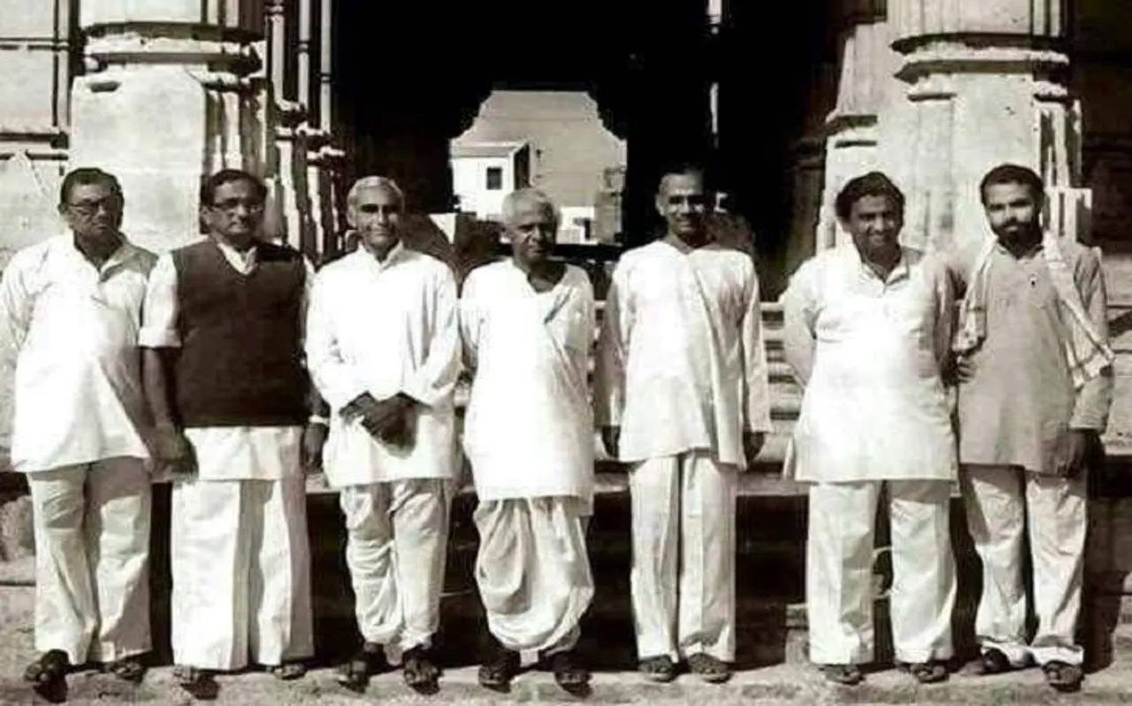 पीएम मोदी की यह तस्वीर उनकी संघर्ष की कहानी को बयां कर रही है
