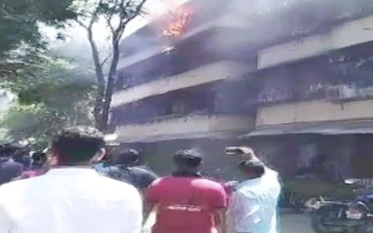गर्ल्स हॉस्टल में लगी आग, लड़कियों ने कूदकर बचाई जान, सूरत जैसा हादसा होते-होते बचा