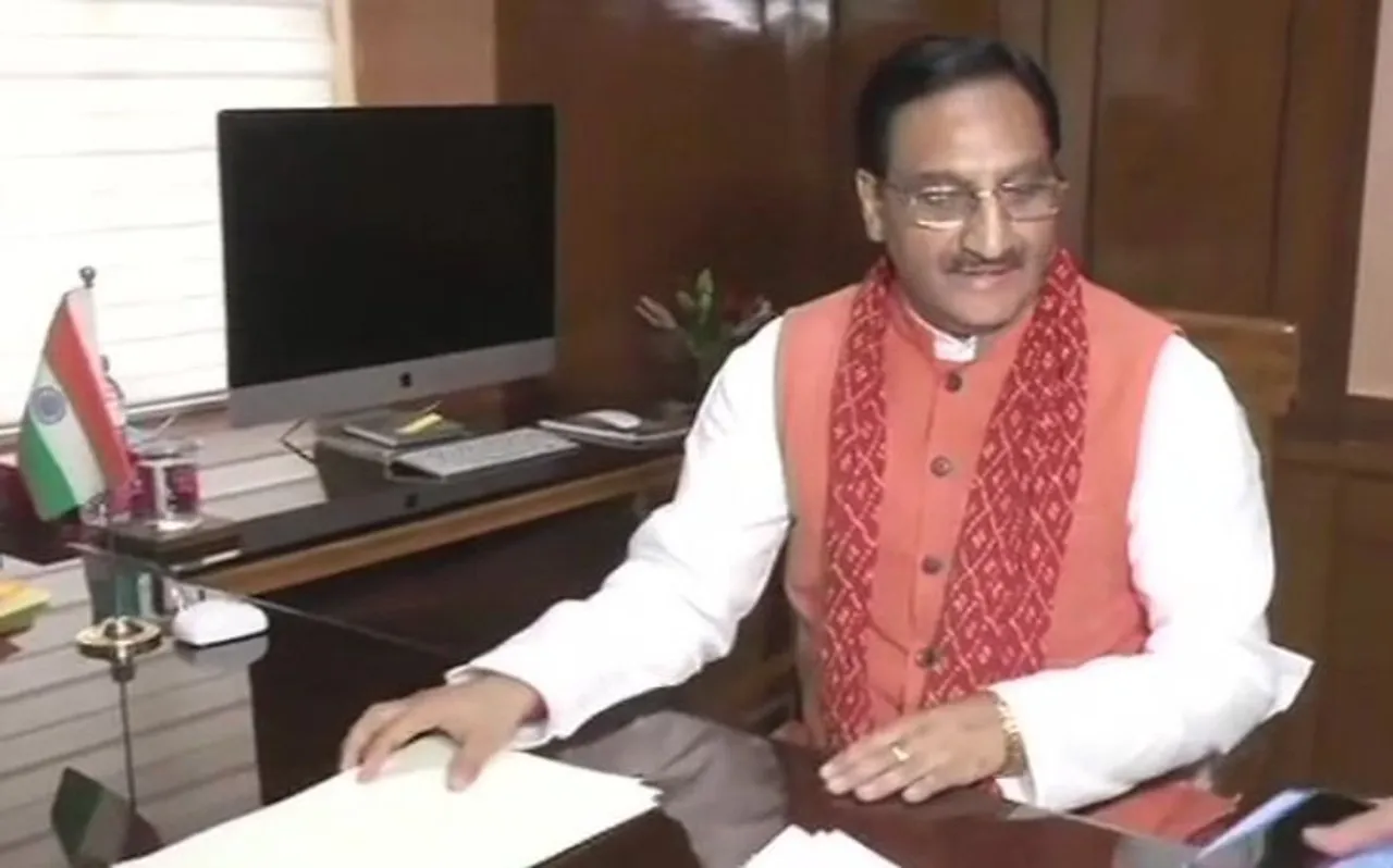 नए HRD Minister Ramesh Pokhriyal फंसे इस विवाद में, बढ़ सकती हैं मुश्किलें