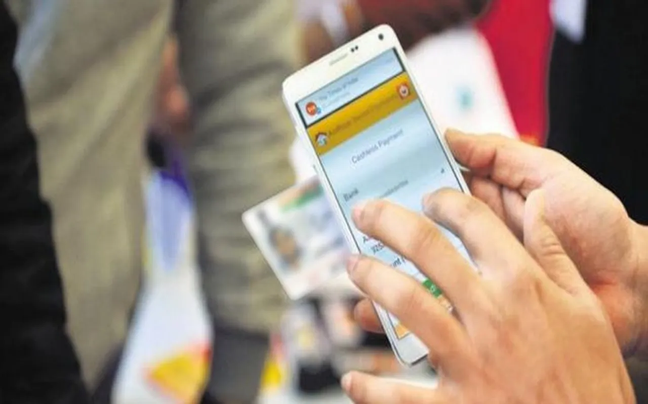 मोबाइल में होगा आधार कार्ड (Aadhaar Card), तो बन जाएंगे कई सारे काम