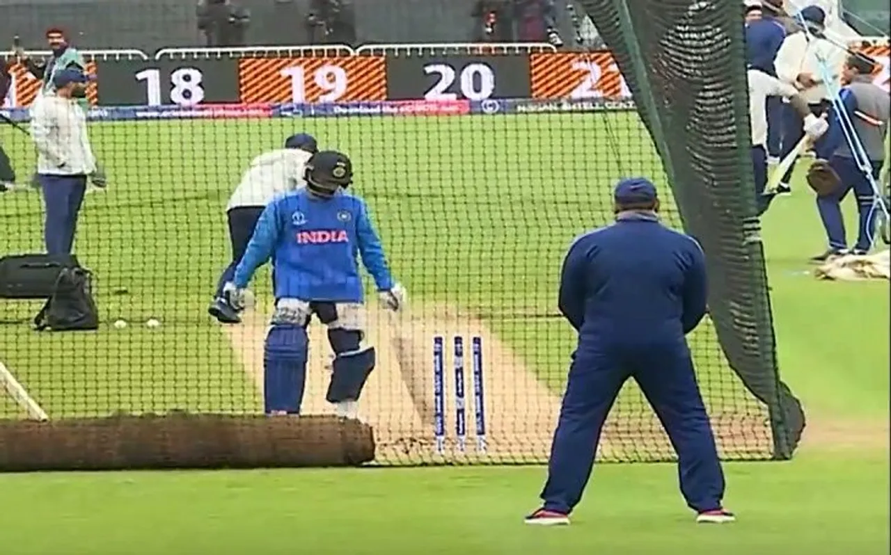 Video, IND vs NZ: ट्रेंट ब्रिज में बारिश रुकते ही मैदान में उतर आई टीम इंडिया, विराट कोहली ने जमकर बहाया पसीना