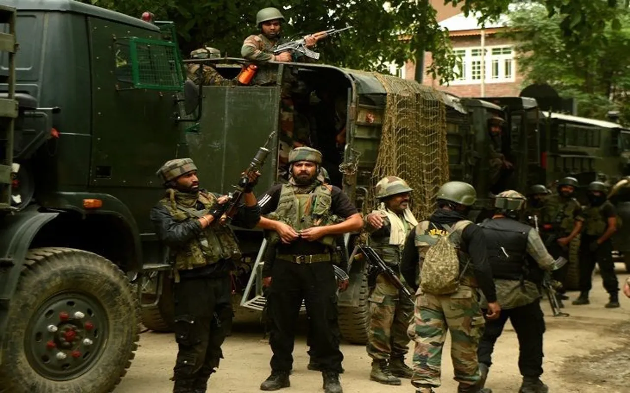 इस आतंकी संगठन ने ली CRPF के काफिले पर हुए हमले की जिम्मेदारी, मसूद अजहर का पुराना साथी है मुखिया
