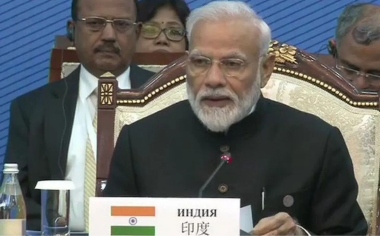 पाकिस्तान को पीएम नरेंद्र मोदी ने फिर सुनाई खरी-खरी, बगैर नाम लिए आतंकवाद पर घेरा