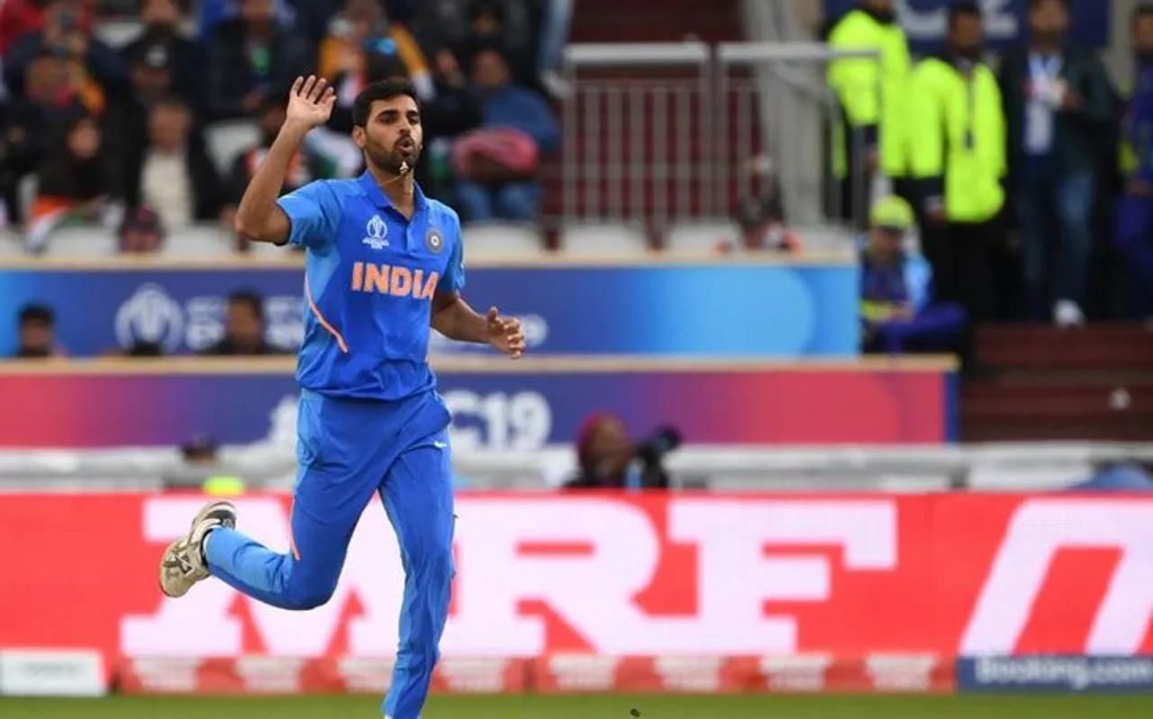 IND vs PAK: पाकिस्तान के खिलाफ मैच में भारत को लगा बड़ा झटका, चोटिल होकर बाहर हुए भुवनेश्वर कुमार
