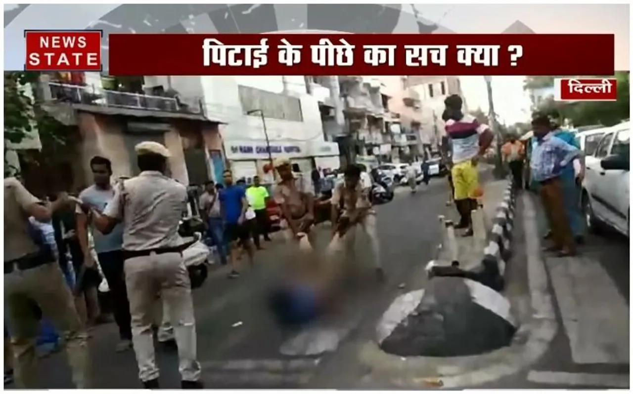 दिल्ली : पुलिसकर्मियों ने बीच सड़क पर ऑटो चालक और उसके बच्चे की पिटाई, 3 सस्पेंड, Video देखें