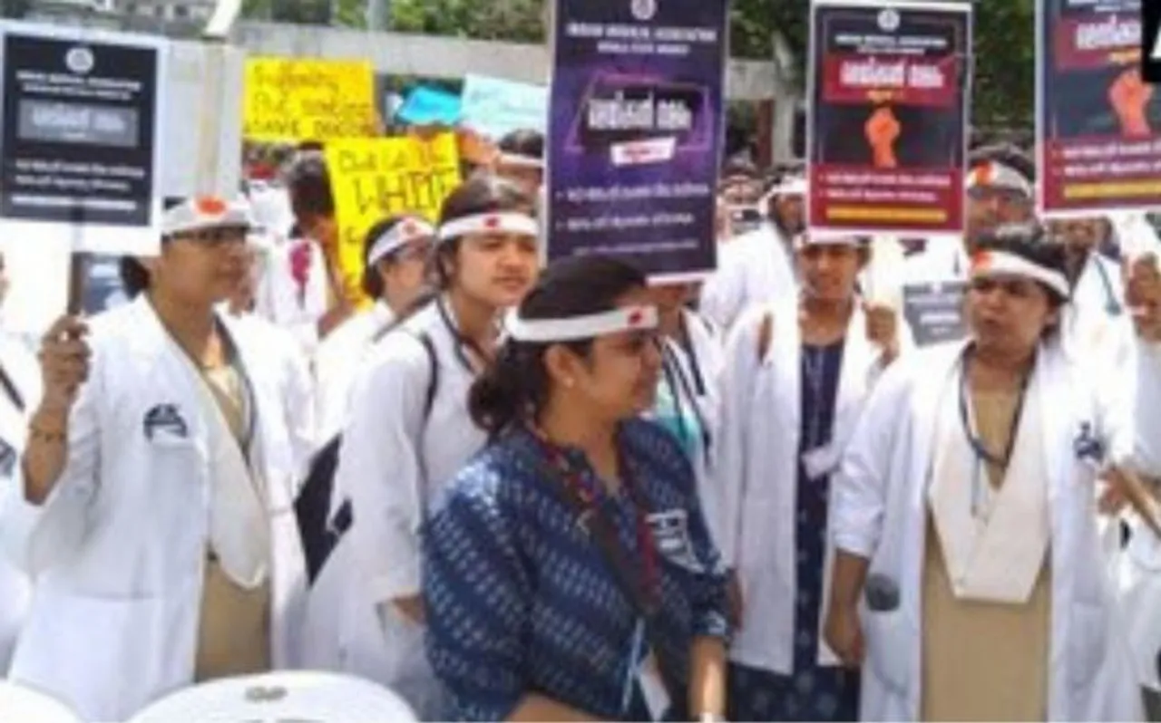 Doctors' Strike: डॉक्टर साहब आपकी लड़ाई भी सही है, लेकिन हमारा भी तो ख्याल करें 'हुजूर'