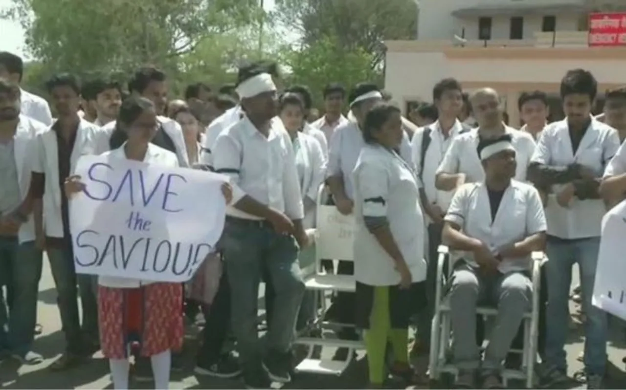 बंगाल: कभी हां कभी ना के खेल के बीच हड़ताली डॉक्टर आज ममता बनर्जी से करेंगे मुलाकात