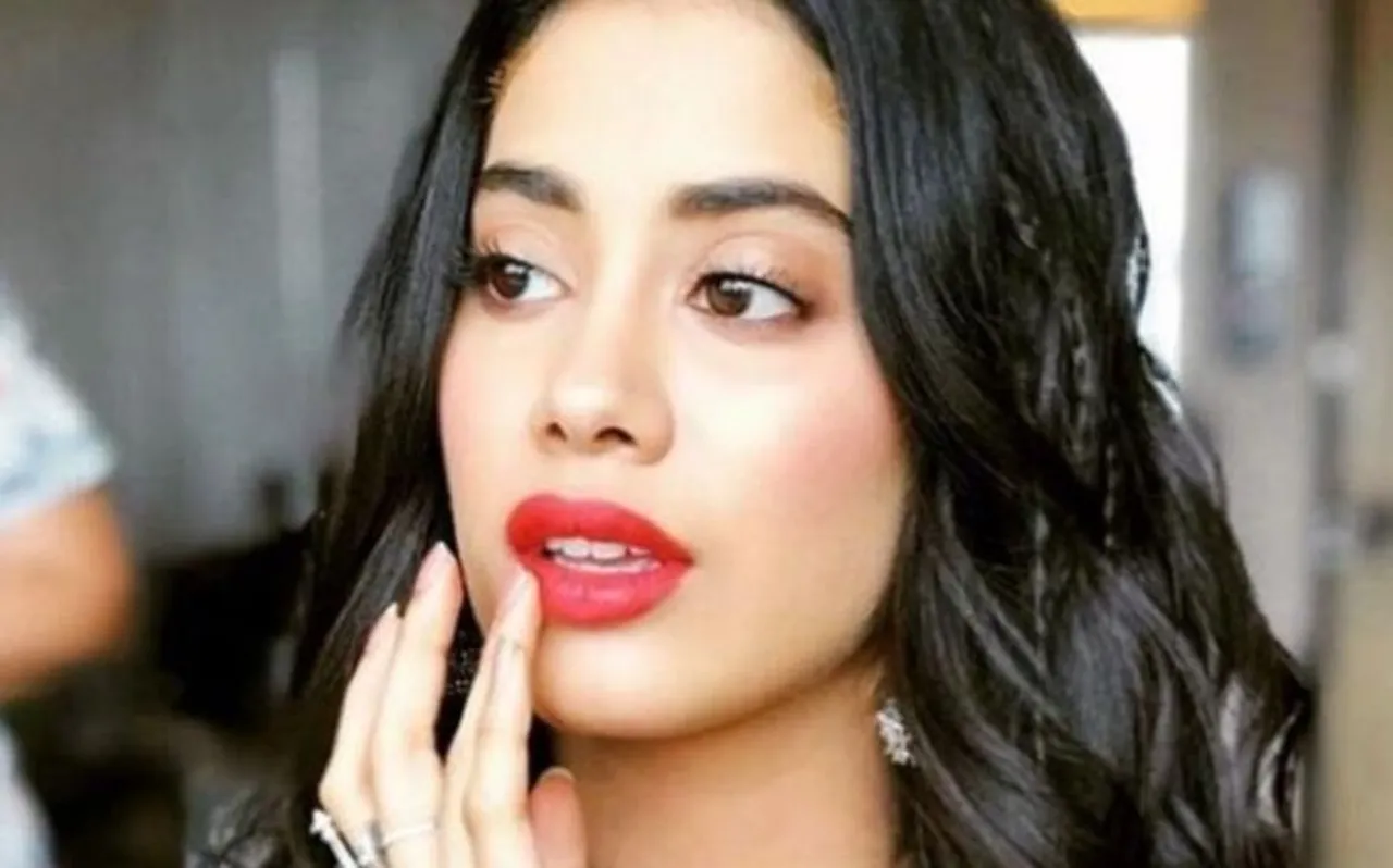 Bollywood Top 5: लोगों को पसंद नहीं आया जान्हवी का बेली डांस तो नवाज ने बताया अपने तीन बाप के बारे में