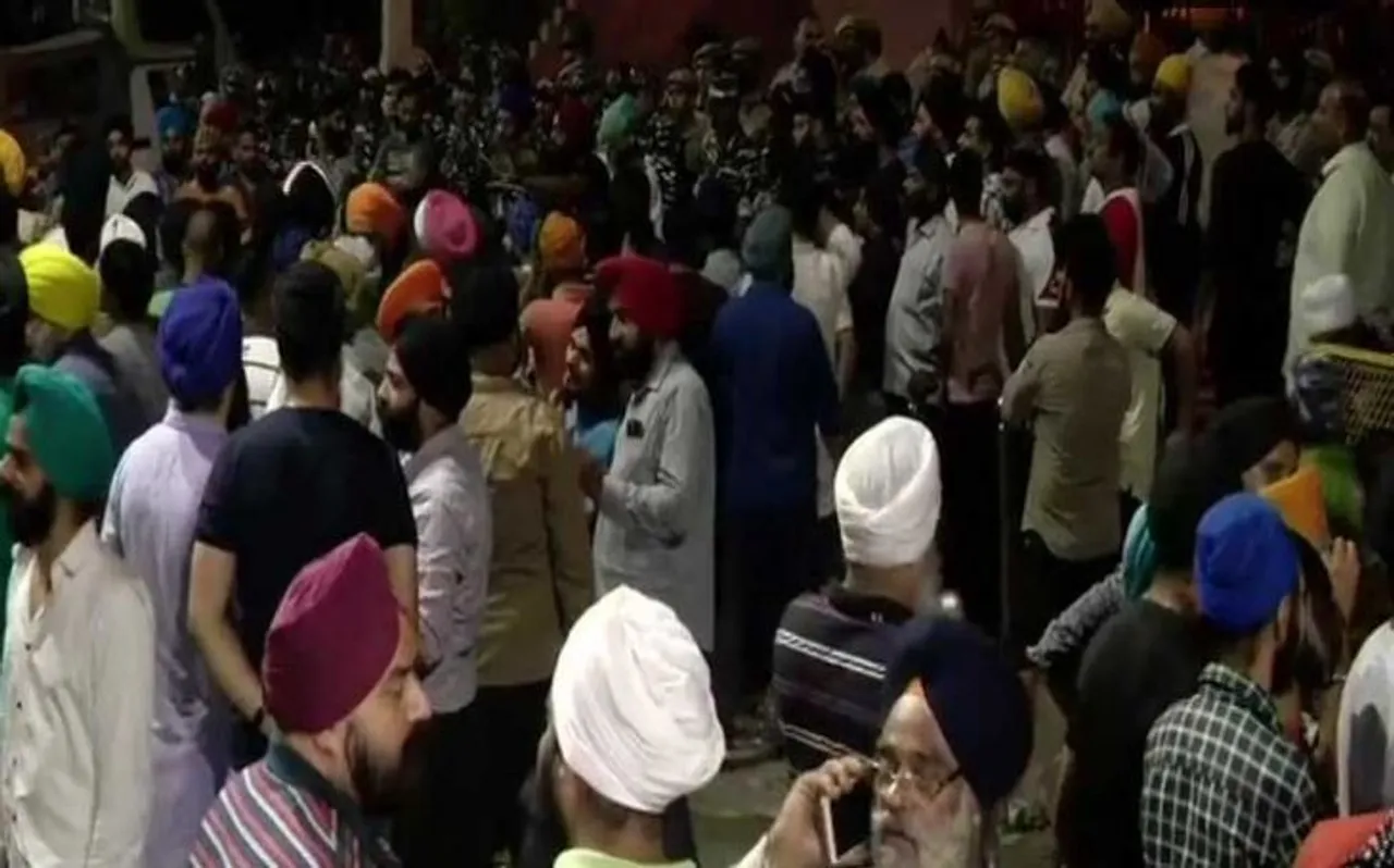 मुखर्जी नगर में सिख बुजुर्ग की पिटाई, बारिश के बाद भी देर रात तक चलता रहा बवाल