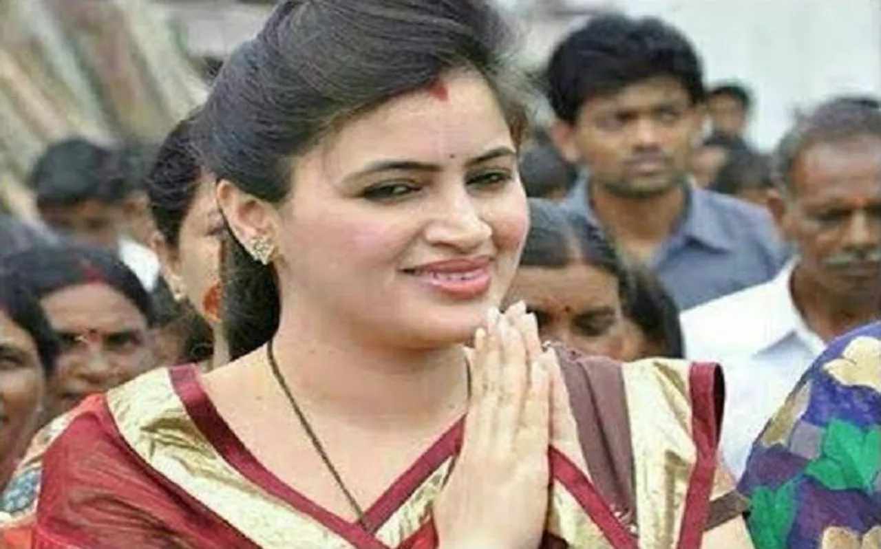 Hamari Sansad Sammelan : फिल्मों मे जादू बिखेरने के बाद नवनीत कौर राणा अब राजनीति में दिखाएंगी जलवा