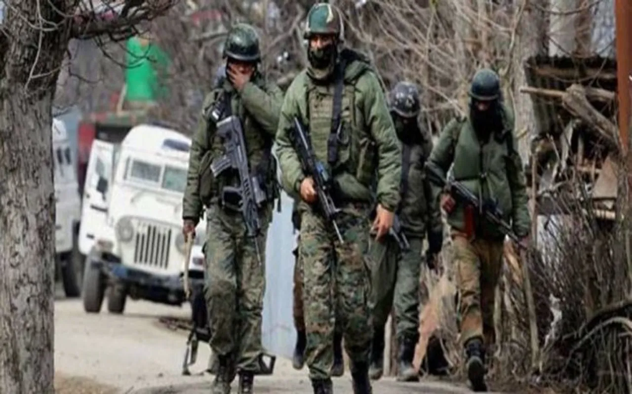 जम्मू-कश्मीर : पुलिस ने पांच आतंकियों को किया गिरफ्तार, भारी मात्रा में विस्फोटक सामग्री बरामद