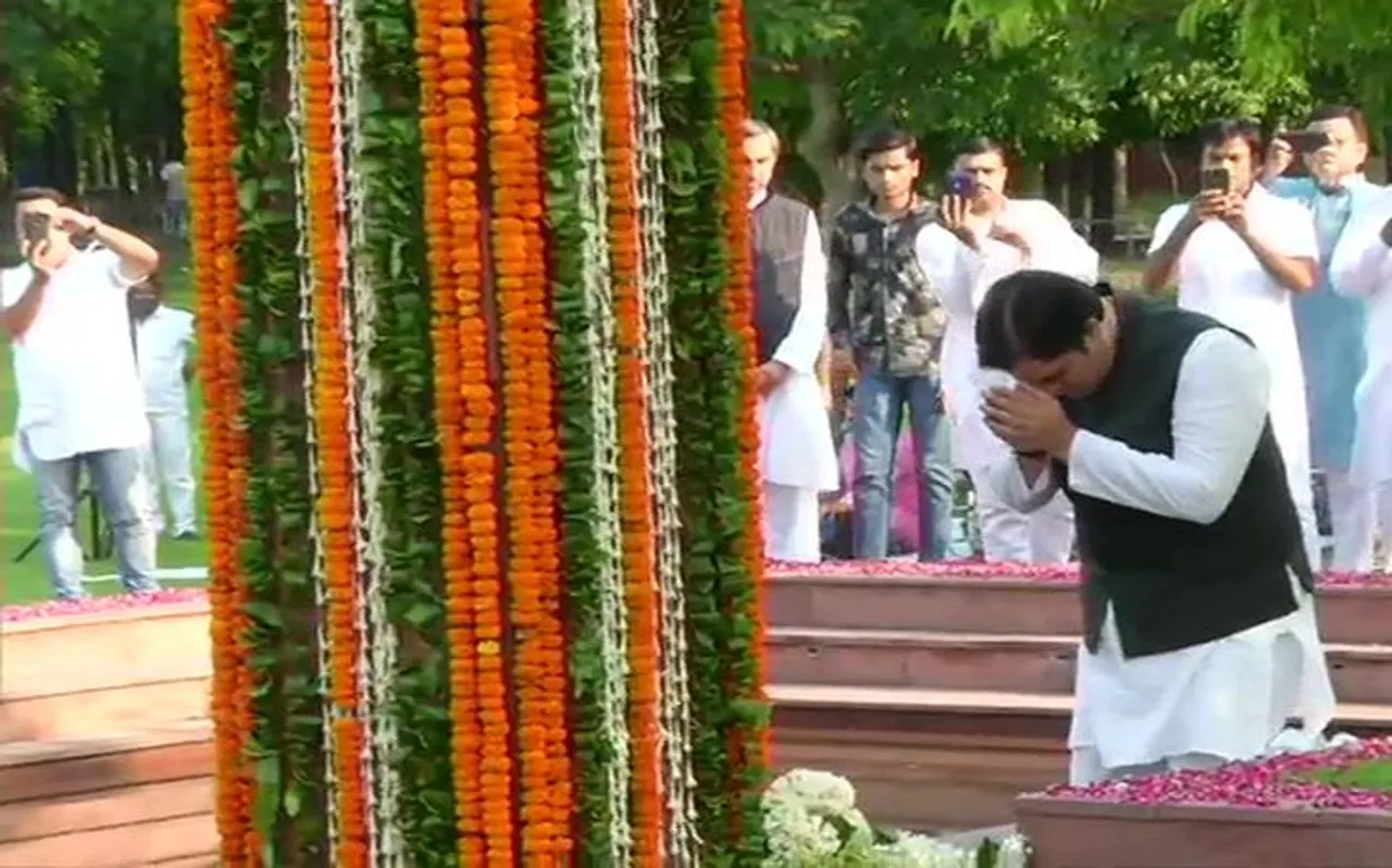 पूर्व प्रधानमंत्री इंदिरा गांधी के बेटे संजय गांधी की पुण्यतिथि पर बीजेपी के इन बड़े नेताओं ने दी श्रद्धांजलि