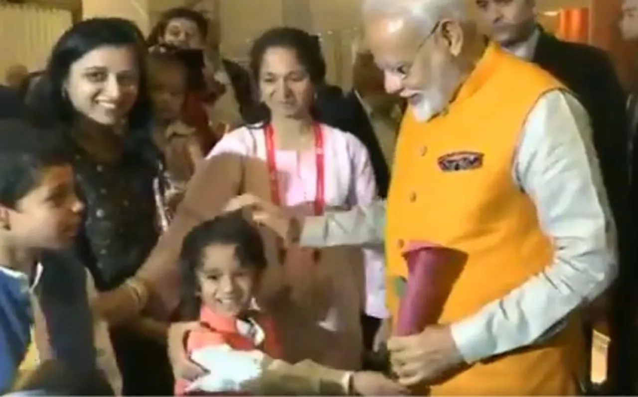 Video: मोदी-मोदी के नारों से गूंजा ओसाका एयरपोर्ट, जापान के PM आबे से होगी मुलाकात