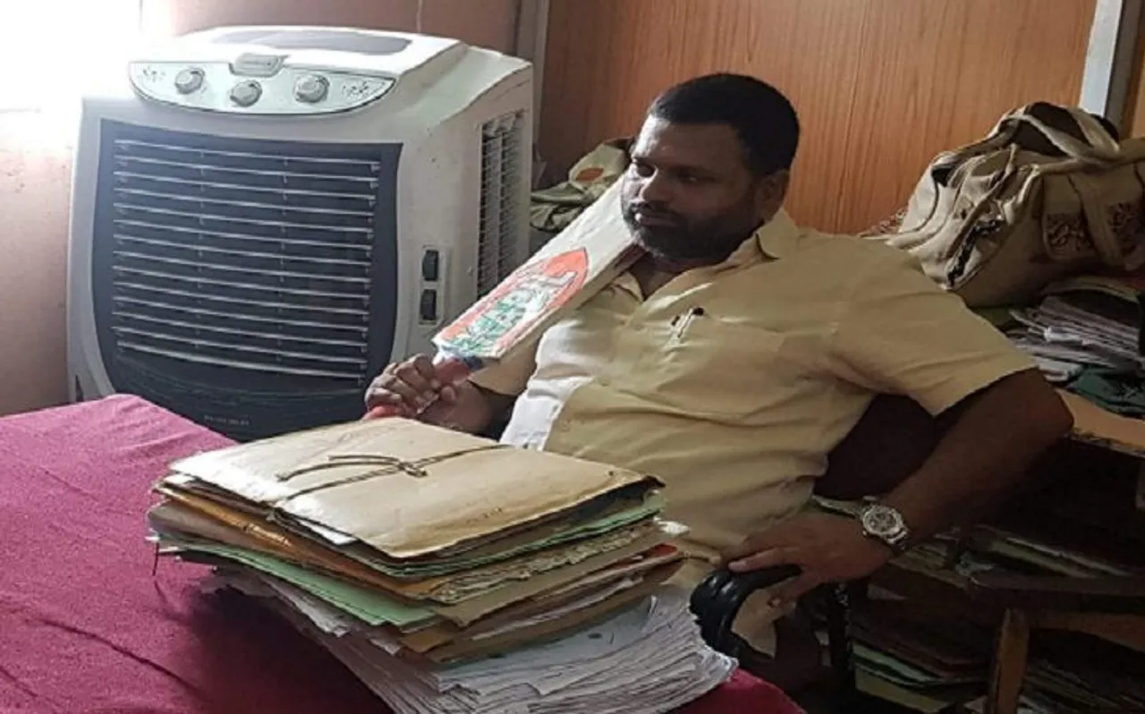 मध्य प्रदेश में एक और 'बैटमेन', आकाश के बाद अब इस बीजेपी नेता बैट लेकर अधिकारी को धमकाया