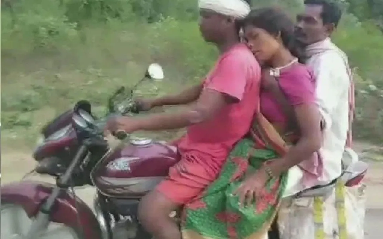 झारखंड में स्वास्थ्य सेवा की खुली पोल, गर्भवती महिला को नहीं मिली एंबुलेंस, बाइक से लाया गया अस्पताल