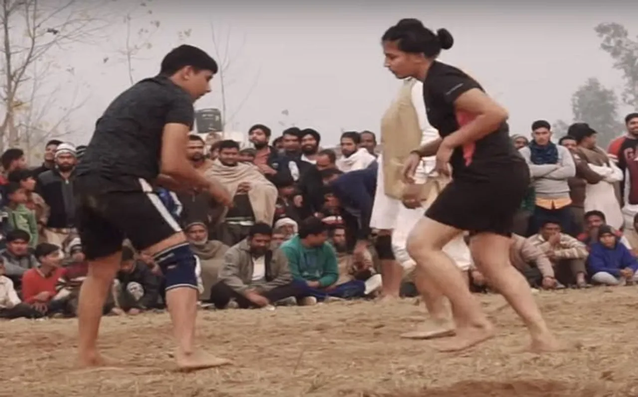 Video: कुश्ती के रिंग में लड़की के साथ हुआ लड़के का मुकाबला, 3 मिनट बाद ही...