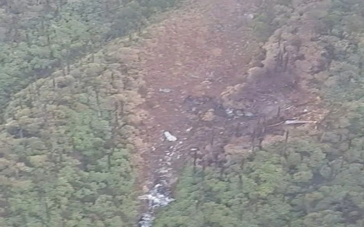 AN-32 हादसा: मौसम की मार से अब भी जंगलों में फंसे जवानों को ढूंढने गए बचावकर्मी