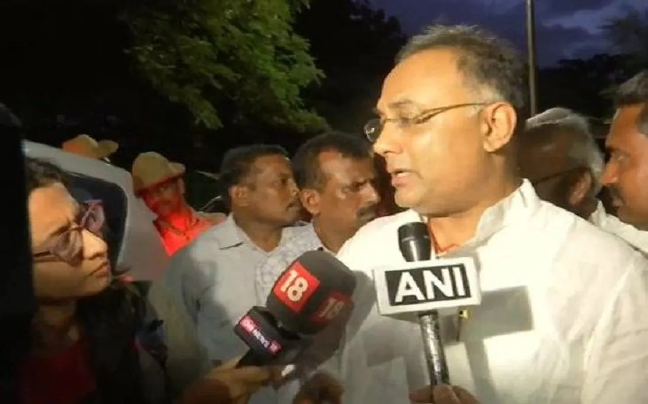 कर्नाटक के कांग्रेस अध्यक्ष ने बताया, इसलिए विधायक छोड़ रहे हैं पार्टी, सरकार पर कोई संकट नहीं