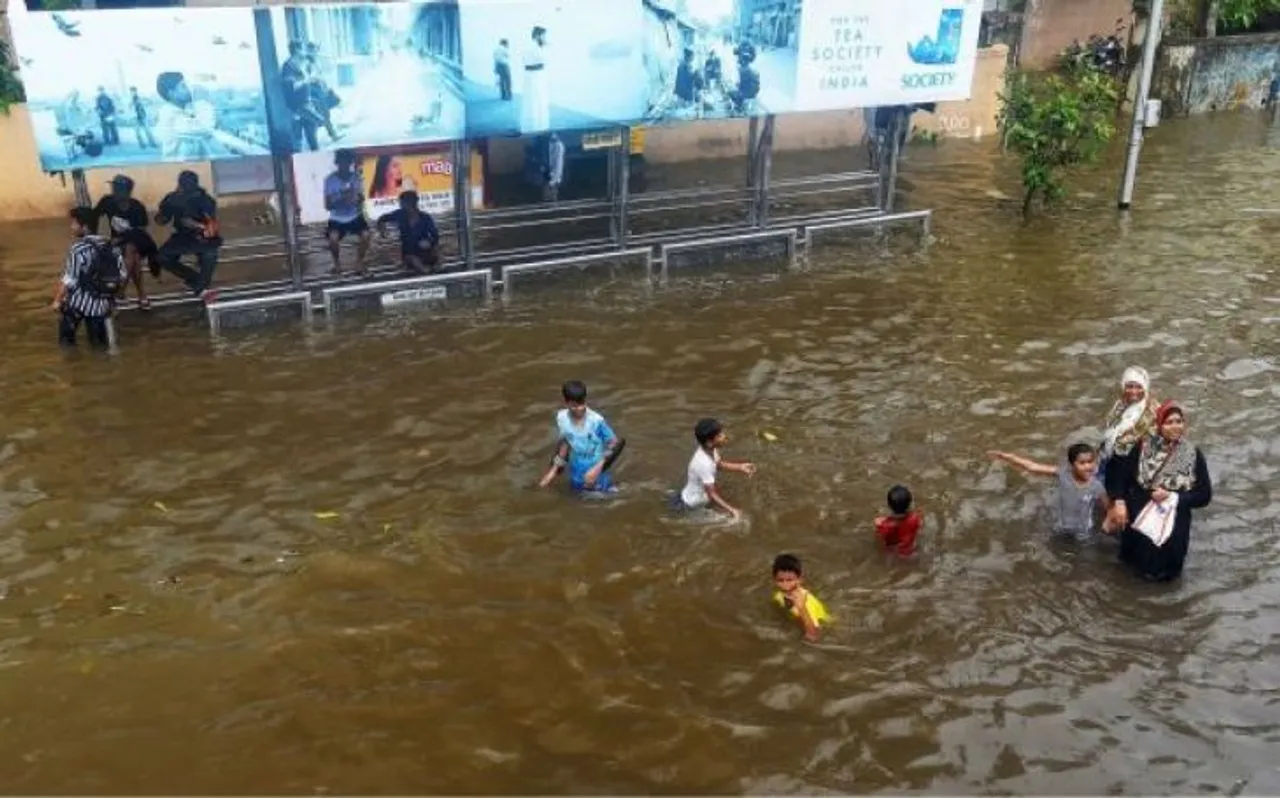 Mumbai Rain: नहीं थम रहा बारिश का कहर, अब तक 38 लोगों की मौत, बाढ़ का अलर्ट