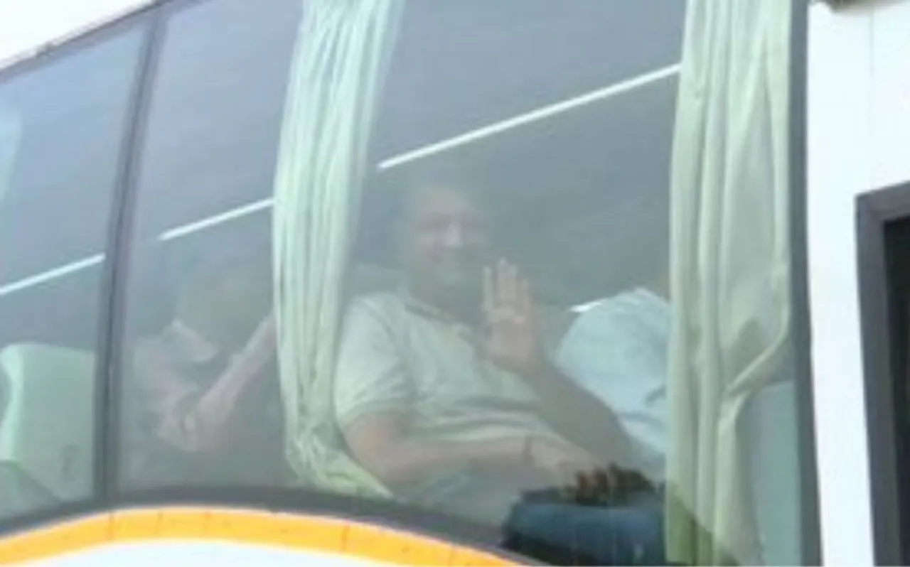 गुजरात: राज्यसभा की 2 सीटों पर आज होगा उपचुनाव, गांधीनगर के लिए रवाना कांग्रेस विधायक