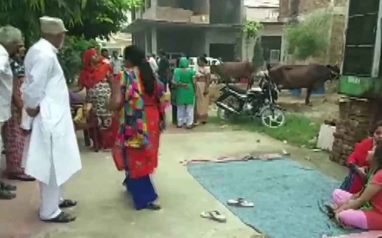 गाजियाबाद में पति ने पत्नी और 3 बच्चों के मुंह को टेप से बांधा, फिर हथौड़े से कर दी हत्या
