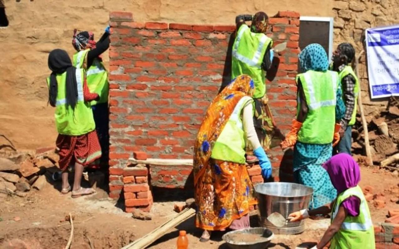 मध्य प्रदेश में 10 हजार महिलाएं बनेंगी राजमिस्त्री, प्लम्बर, इलेक्ट्रीशियन
