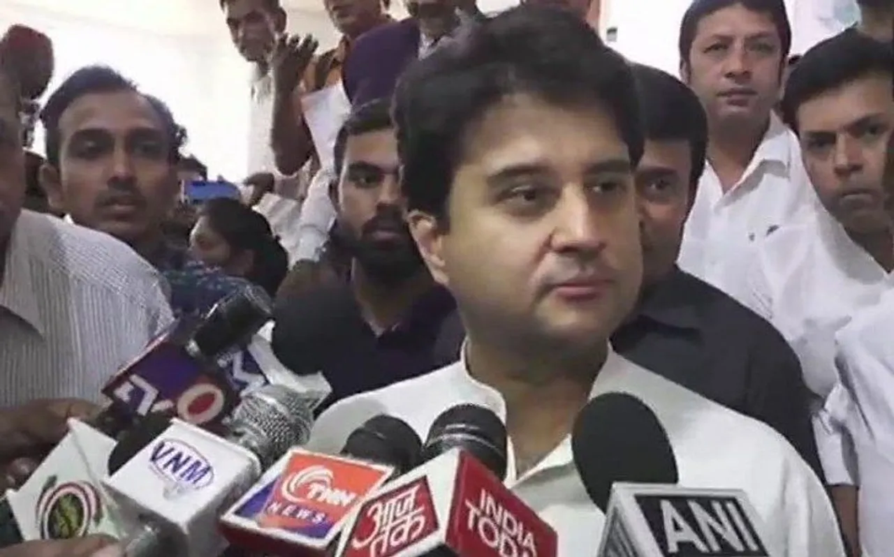 मिलिंद देवड़ा के बाद ज्योतिरादित्य सिंधिया ने कांग्रेस महासचिव पद से दिया इस्तीफा