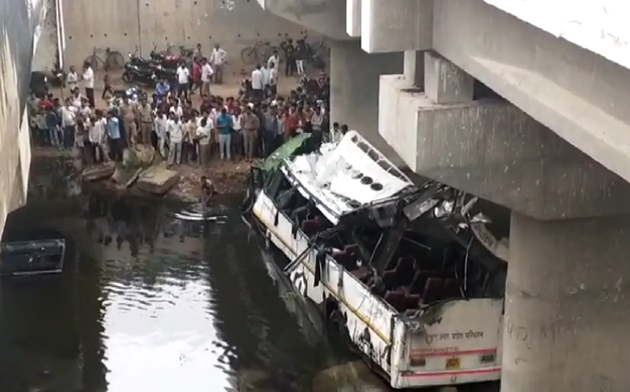 आगरा में यमुना एक्सप्रेसवे पर बड़ा हादसा, 29 लोगों की मौत की पुष्टि, 15 घायल