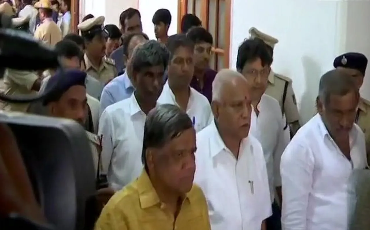 Karnataka Political Drama : CM HD कुमारस्वामी ने गुरुवार को 11 बजे कैबिनेट की बैठक बुलाई