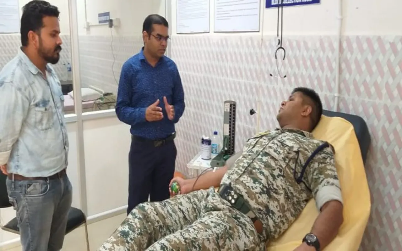 जब SP ने खून देकर बचाई महिला की जान, पेश की मिसाल