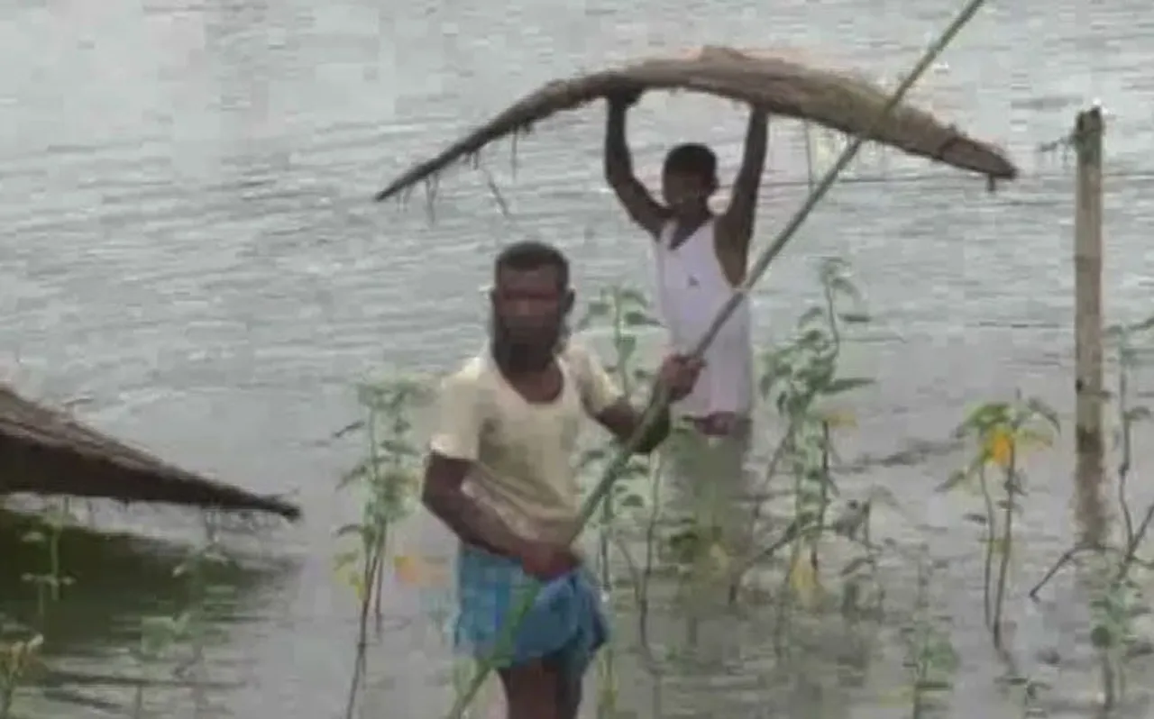 असम में बाढ़ का कहर अब तक 6 लोगों की मौत, राज्य में 4.3 लाख लोग प्रभावित