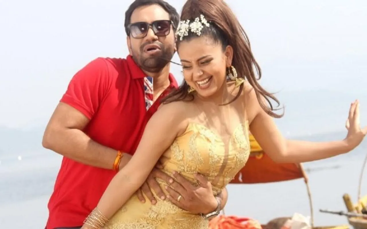 'जवानी की आग' को फायर ब्रिगेड से बुझाते हुए नजर आए निरहुआ, नीता धुनगाना के साथ करते दिखे मस्ती