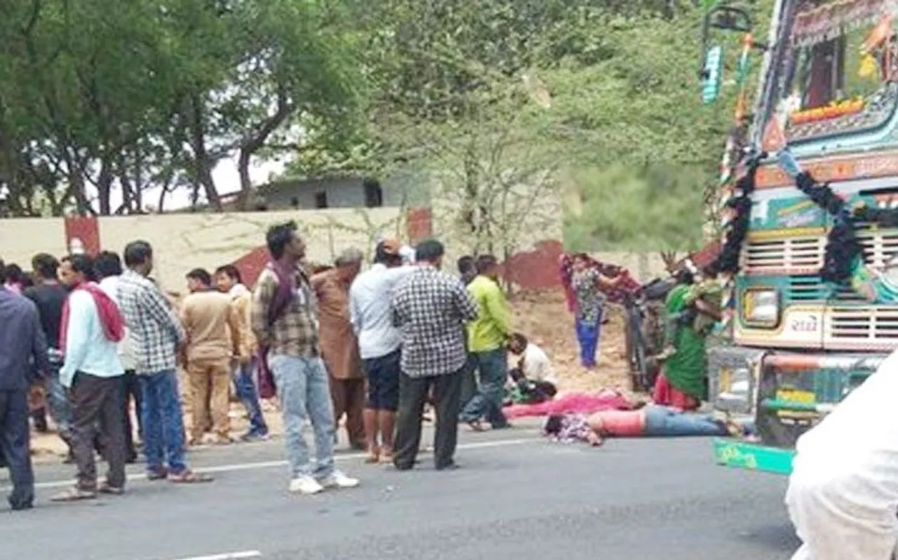 गुजरात में ट्रक और ऑटो में सीधी टक्कर, 7 की मौत, 10 जख्मी