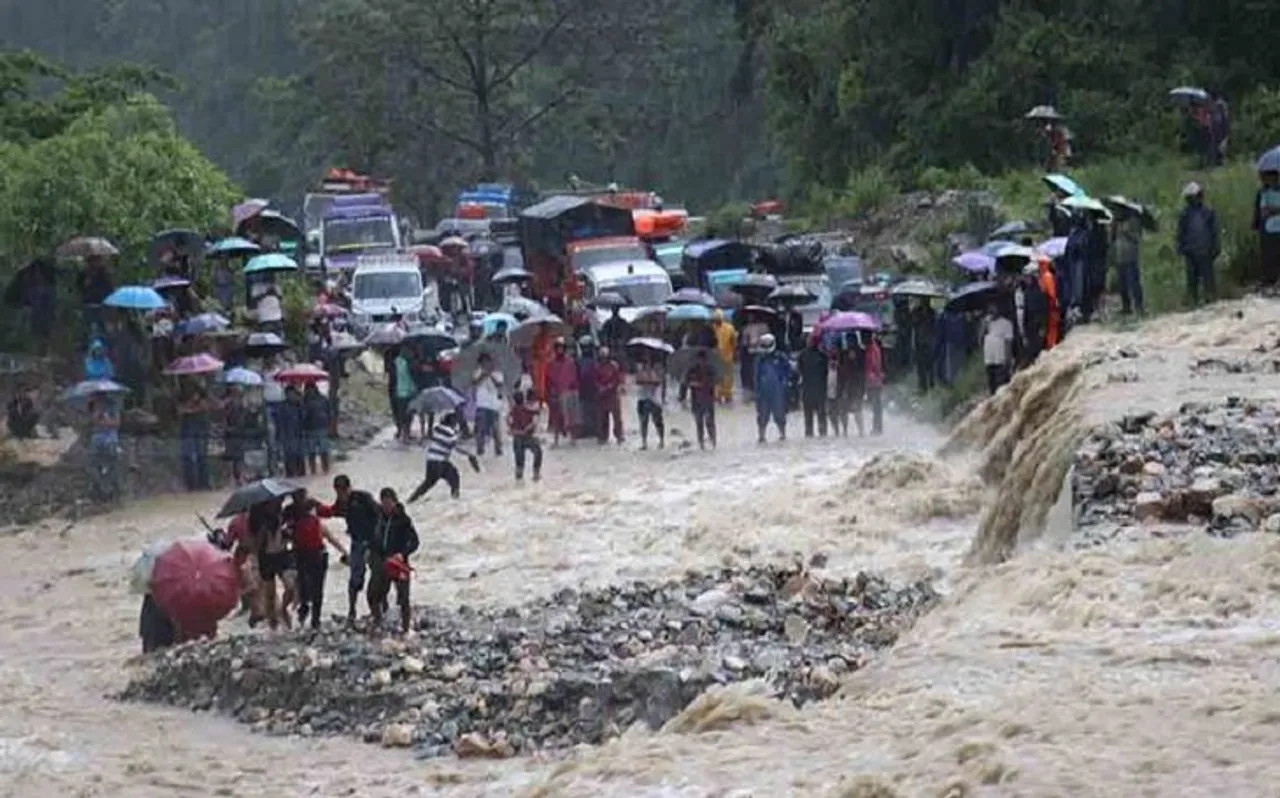 नेपाल से छोड़े गए पानी से उत्तर प्रदेश में नदियां उफान पर, लोगों में दहशत